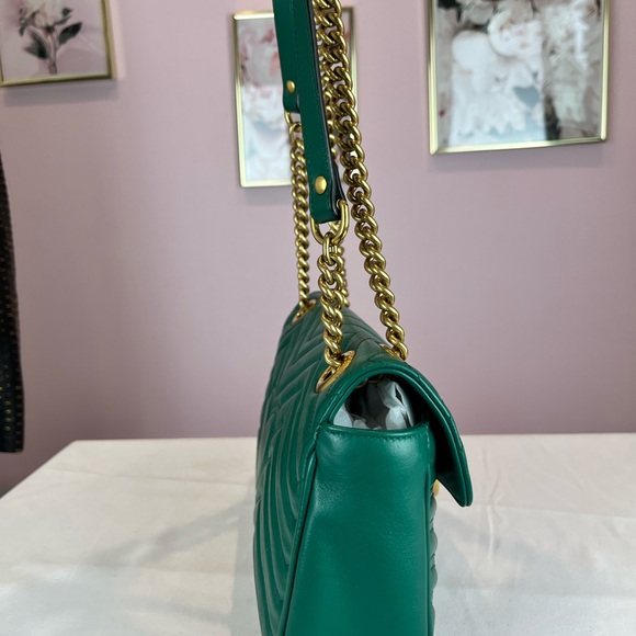 Green Gucci Small GG Marmont Matelasse Shoulder Bag - Picture 15 of 17